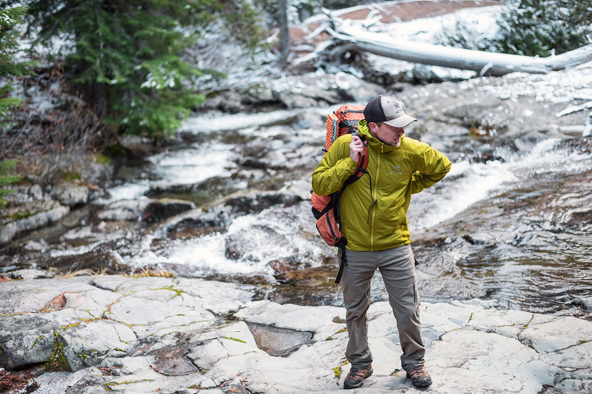 Arc'teryx Atom LT Hoody (putting on pack)